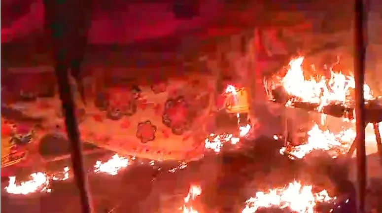 গভীর রাতে পুড়িয়ে দেওয়া হলো নুরের নির্বাচনী কার্যালয়